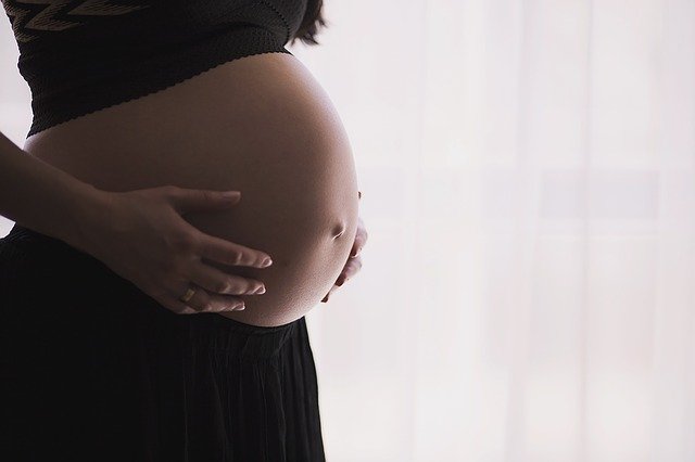suplementacja przed ciążą - co przyszła mama powinna zażywać?