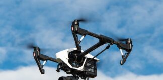 Ile ładuje się dron?