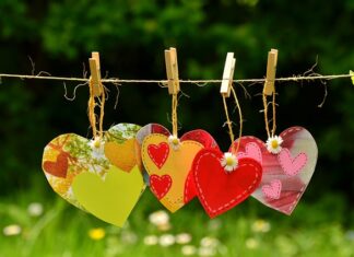 Jak powiesić girlandę na ścianie?