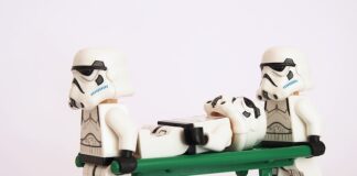 Kiedy wyszła pierwsza gra LEGO?