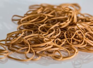 Co oznacza przezroczysta gumka do włosów?