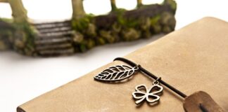 Jak pozbyć się pieczątki z papieru?