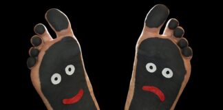 Jak pozbyć się martwego naskórka z pięt?