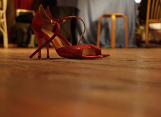 Czym smarować pięty żeby były miękkie?