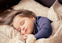 Do jakiego wieku dziecko może spać w dostawce?