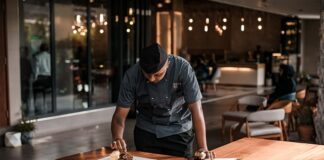 Co na ścianę w kuchni tanio?