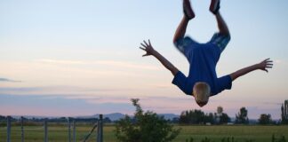 Czy skakanie na trampolinie obniża macicę?