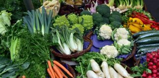 Jak zrobić stragan z kartonu?