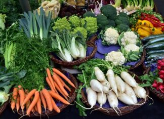 Jak zrobić stragan z kartonu?