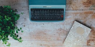 Jak skręcić dwa blaty?