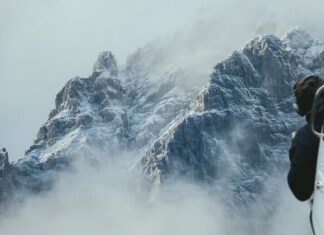 Ile pali śmigłowiec na godzinę?